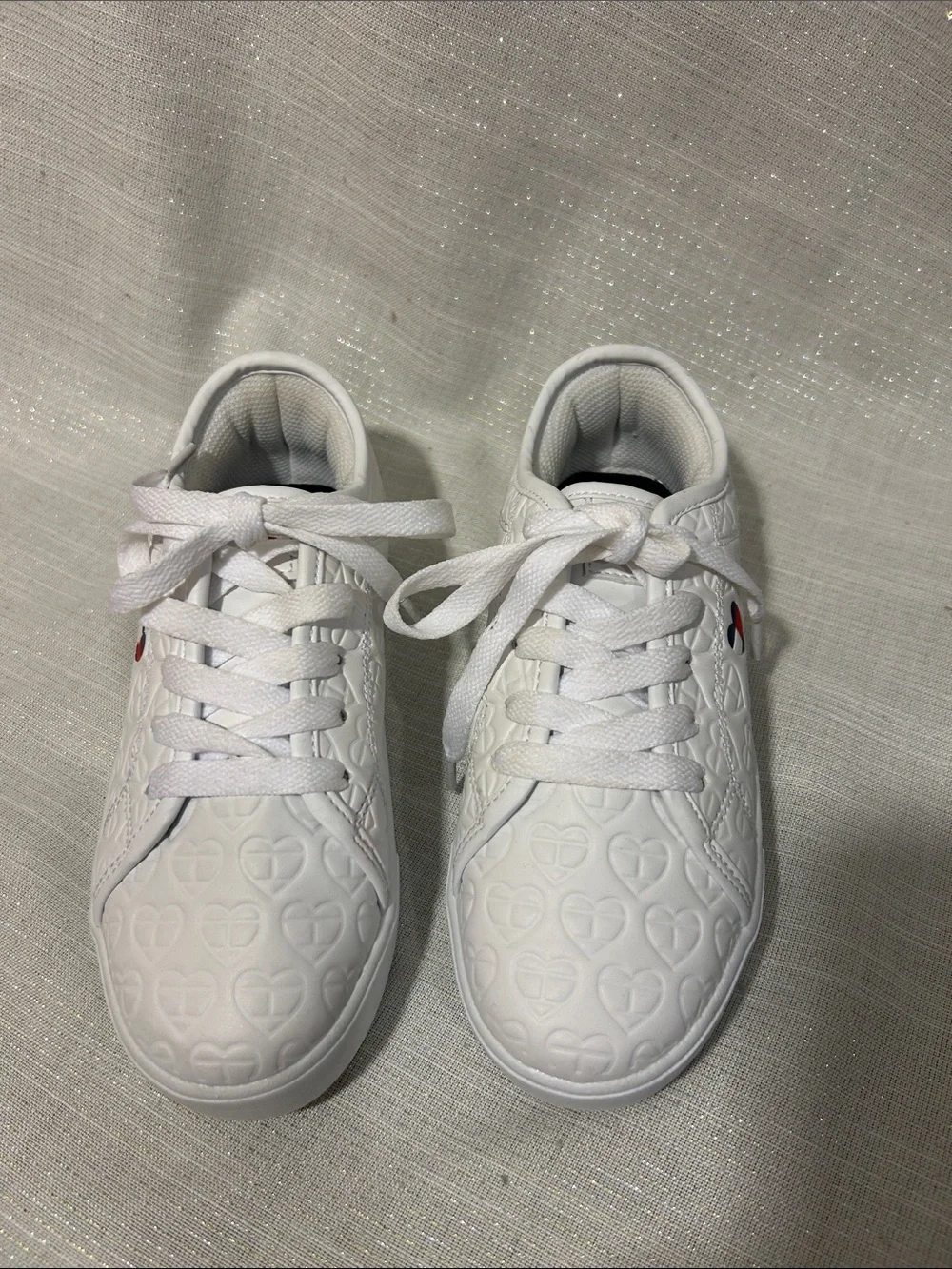 Tommy Hilfiger Girls Size 2 White Heart Logo Sneakers